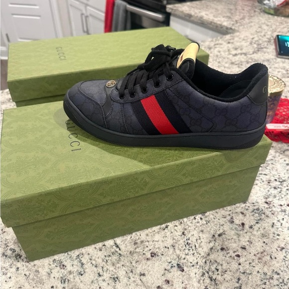 Gucci tennis men size 9 women 10 1/2. I wore them. - Picture 1 of 1